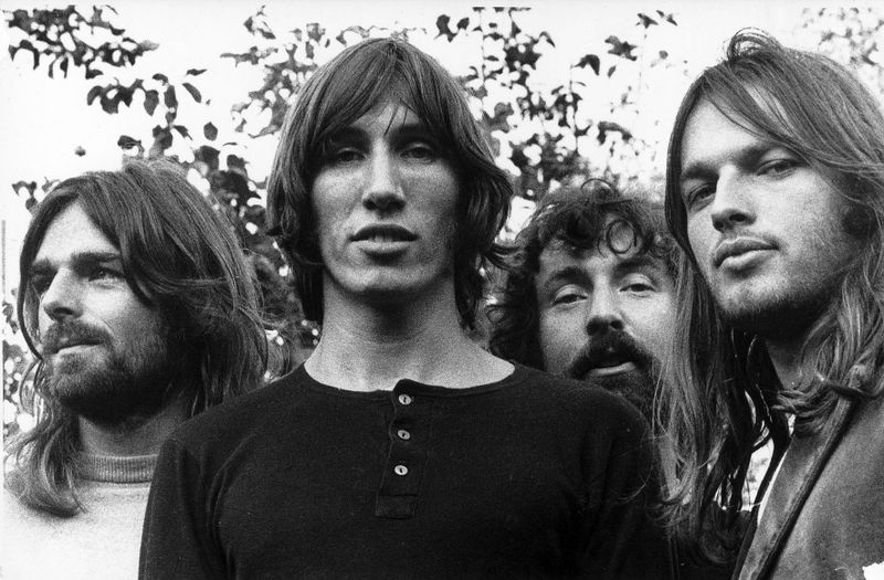 Keine Frage, Pink Floyd sind eine Rockband der Superlative. Hunderte Millionen Platten haben die britischen Musiker um verkauft, ihre Alben sind Mammut-Produktionen, begleitet von gigantischen Konzert-Spektakeln. Und mit "Pink Floyd in Pompeji" schufen sie 1972 einen Konzertfilm, der bis heute nachhallt. Zur Neuauflage des monumentalen Werks (VÖ: 02.05.) zeigt die Galerie die größten Rockbands aller Zeiten.