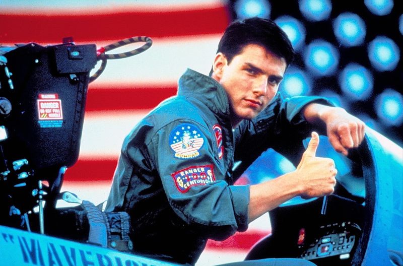 Pete Mitchell (Tom Cruise), Fliegername "Maverick", ist mächtig stolz, in der Elitetruppe "Top Gun" einen F14-Kampfjet fliegen zu dürfen.