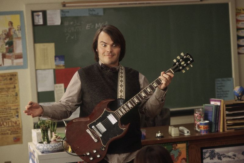 Für Dewey (Jack Black) gibt es nur eine Sache, die wichtig ist: Rockmusik! Eines Tages landet er als Aushilfslehrer an einer Eliteschule ...