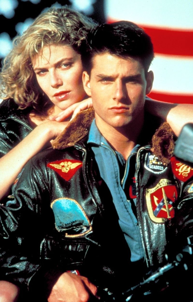 Eine Ausbilderin wie diese wünscht sich so mancher: Maverick (Tom Cruise) hat das Glück, von Charlie (Kelly McGillis) in die Kampfjet-Kunst eingewiesen zu werden, und verliebt sich in sie.