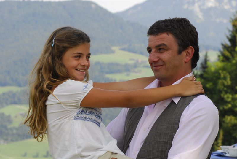 Hans Sigl war schon beim Casting von Forcher überzeugt: Er hatte damals "Tränen in den Augen", wie er sich in einer ZDF-Backstage-Reportage erinnert.