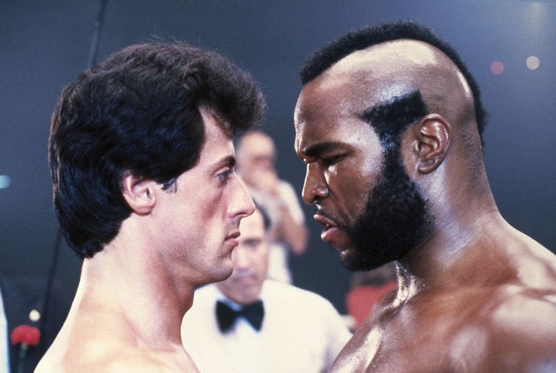 Nach einer Karriere als Türsteher und Bodyguard feierte Mr. T in "Rocky III" sein Filmdebüt: Als Boxer Clubber Lang (rechts) trat er gegen Rocky Balboa (Sylvester Stallone) an.