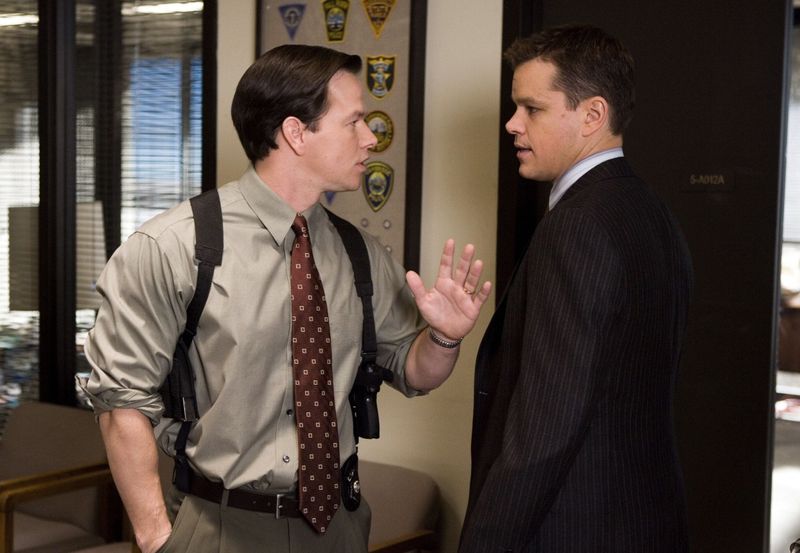 Sergeant Bryce Dignam (Mark Wahlberg, links) traut Kollege Sullivan (Matt Damon) nicht über den Weg.