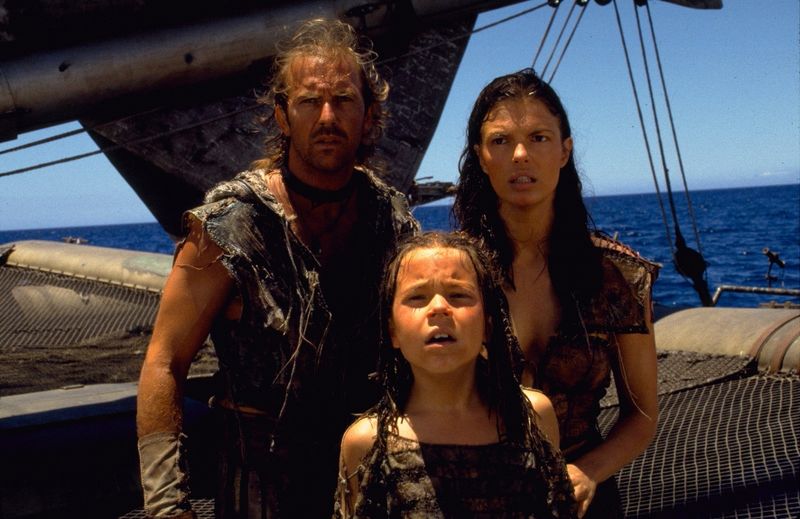 Die Welt am Abgrund, die Menschheit kurz vor der Auslöschung: Filmdystopien werden seit Jahrzehnten immer wieder zu großen Kassenschlagern. Zur Ausstrahlung des Endzeit-Klassikers "Waterworld" (Bild) am 18. Februar, 20.15 Uhr auf Kabel Eins blicken wir auf einige besonders sehenswerte (und furchteinflößende) Beispiele aus der Vergangenheit. 
