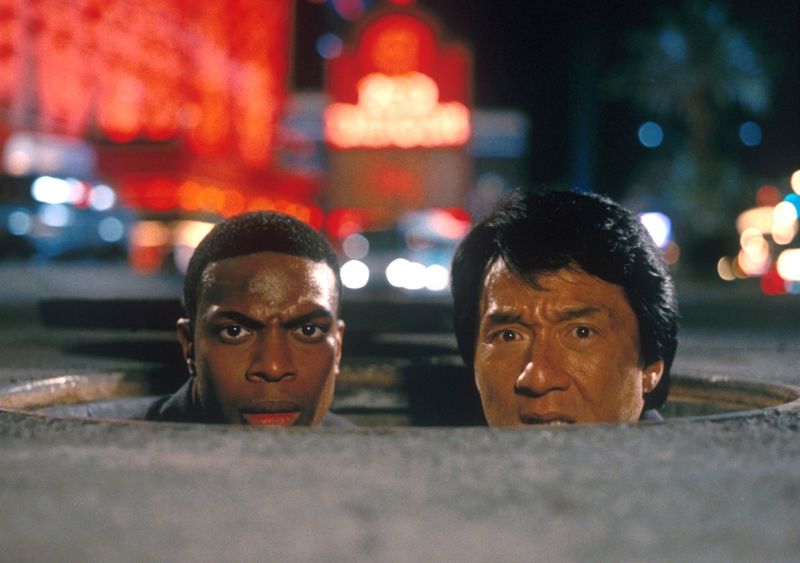 Chris Tucker (links) und Jackie Chan spielen in "Rush Hour" und den bisherigen zwei Fortsetzungen zwei ungleiche Polizisten.