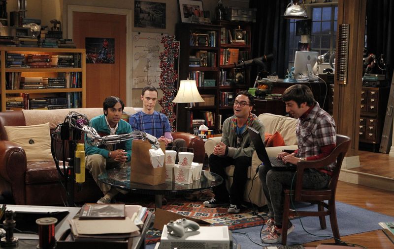Zwölf Jahre und ebenso viele Staffeln lang sorgte die Sitcom "The Big Bang Theory" mit dem durchgeknallten Alltag der Physiker Leonard (Johnny Galecki, dritter von links) und Sheldon Cooper (Jim Parsons, zweiter von links) für Spaß und tolle Quoten. 2019 mussten TV-Fans den liebenswürdigen Nerds aber Lebewohl sagen. Immerhin: Bei ProSieben laufen die Episoden der kultigen Wissenschaftler quasi in Dauerschleife.
