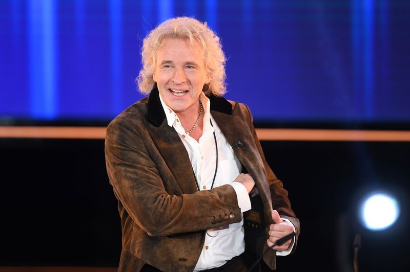 Thomas Gottschalk ist Entertainer, Schauspieler und. Er hat entsprechend viele Interessen. Bekanntlich hat er ein Faible für Musik - Rockmusik im Besonderen. Und er ist Fußballfan, und in dieser Eigenschaft schlägt sein Herz für  ...