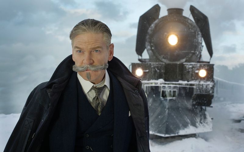 Er sorgte für ein Revival der großen Schriftstellerin Agatha Christie und ihrer berühmten Kriminalromane: 2017 verfilmte Kenneth Branagh den Genre-Klassiker in "Mord im Orient-Express" (Bild) und übernahm gleich auch die Hauptrolle des Schnurrbart tragenden Spürnasen-Genies Hercule Poirot. Anlässlich der Ausstrahlung des Krimis am 1. Oktober, um 20:15 Uhr auf Kabel Eins präsentieren wir die besseren und schlechteren Agatha-Christie-Verfilmungen.