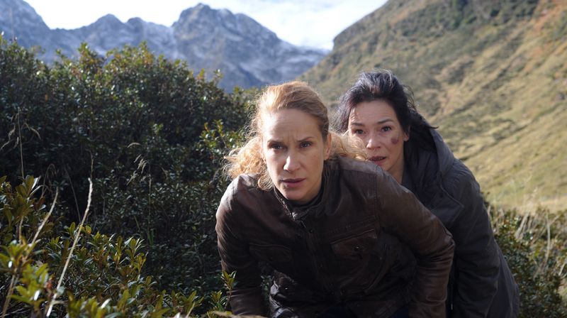 Um ihre Tochter zu retten, muss Sonja Schwarz (Chiara Schoras, links) mit ihrer Erzfeindin Charlotte Keller (Julia Stemberger) zusammenarbeiten.