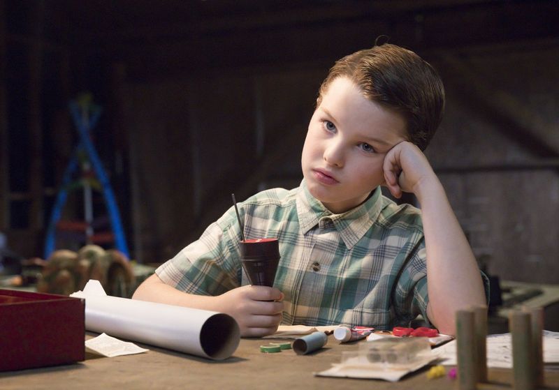 Zu Beginn der Serie war er erst süße neun Jahre alt: Der junge Sheldon Cooper wird von Iain Armitage gespielt, einem Kinderstar aus dem US-Bundesstaat Virginia.
