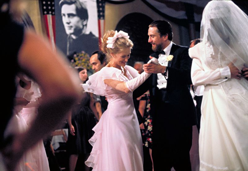 Am Theater hatte sie bereits für Furore gesorgt, in ihrem ersten Film "Julia" (1977) neben Jane Fonda vor der Kamera gestanden. In "Die durch die Hölle gehen" hatte Meryl Streep ihre erste größere Rolle und wurde - im Alter von 29 Jahren - dafür mit einer Nominierung als "Beste Nebendarstellerin" bedacht. Der Antikriegsfilm erhielt fünf Oscars, Streep ging leer aus. Noch ...