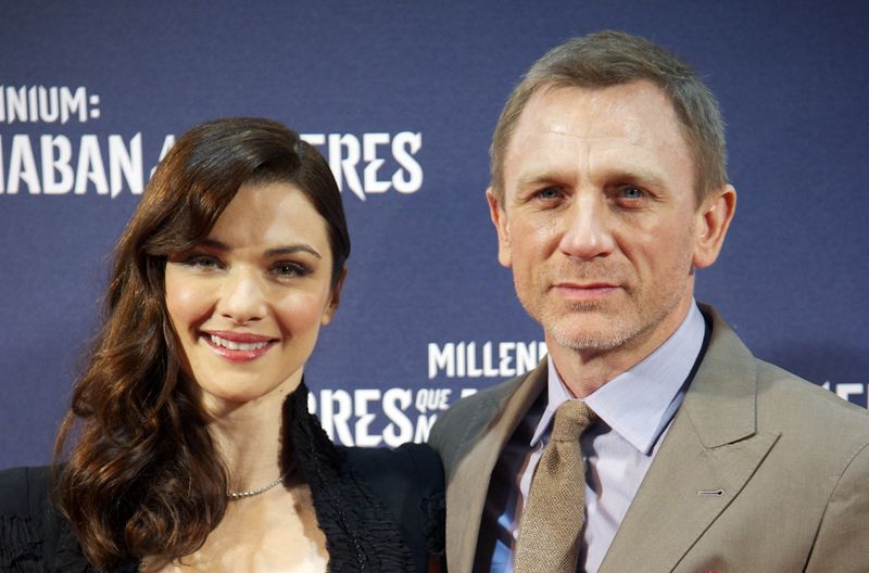 Man möchte meinen, die Hochzeit von James Bond mit einer Oscar-Preisträgerin würde großes Aufsehen erregen. Dennoch haben es die beiden Hollywood-Stars Rachel Weisz und Daniel Craig 2011 geschafft, sich heimlich, still und leise mit nur vier geladenen Gästen in einem New Yorker Apartment das Ja-Wort zu geben.
