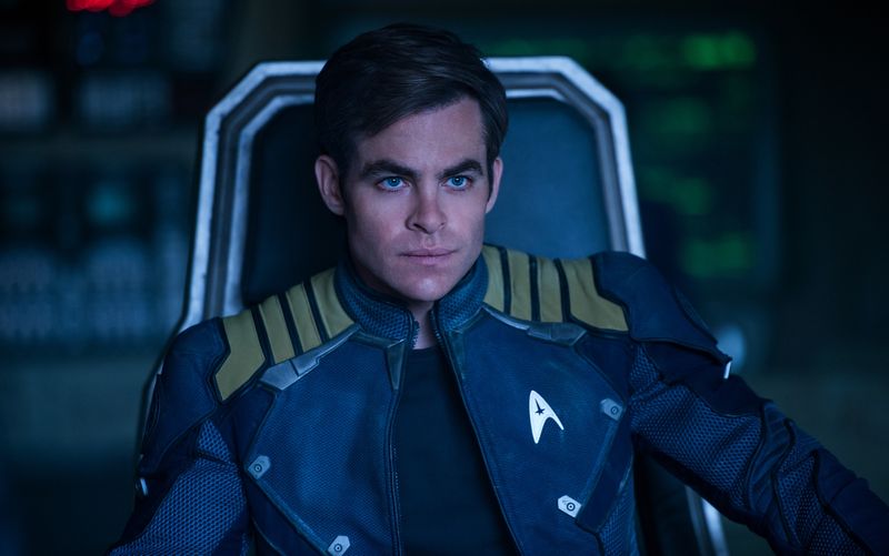 Captain Kirk (Chris Pine) sieht sich auf einer Forschungsreise einem übermächtigen Feind gegenüber.