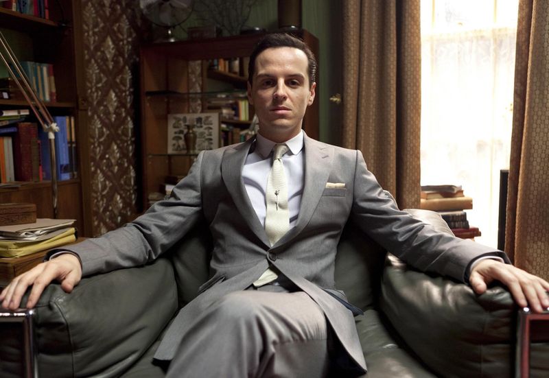 Was braucht ein genialer Verbrechensaufklärer wie Sherlock Holmes, um wahrhaft zu glänzen? Richtig, einen Gegenspieler auf Augenhöhe. In "Sherlock" übernimmt Andrew Scott den Job: Er spielt das kriminelle Genie Professor Moriarty, der in Sir Arthur Conan Doyles Romanvorlage als "Napoleon des Verbrechens" geadelt wird.