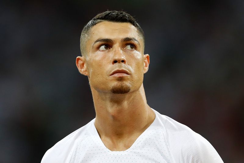 Er weiß, wie sich das anfühlt, wenn man vom Bildhauer nicht so ganz getroffen wird: Fußballgott Cristiano Ronaldo.