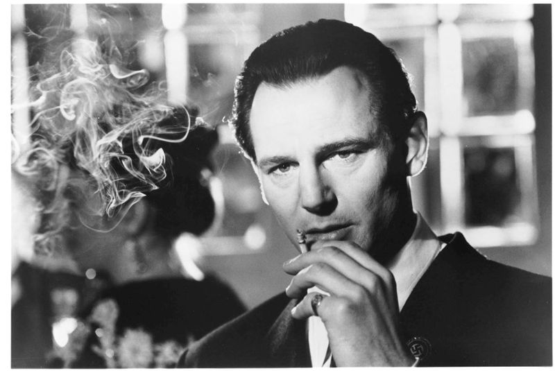 Seine Filme spielten mehr als zehn Milliarden US-Dollar ein: Steven Spielberg ist der erfolgreichste Filmemacher aller Zeiten. Doch der Genre-Meister widmete sich immer wieder auch ernsten Themen, wie mit dem eindringlichen Holocaust-Drama "Schindlers Liste" (Bild). ARTE widmet ihm am 5. Mai einen Themenabend, und auch wir haben uns eingehend mit dem Kinomagier beschäftigt. Die Galerie präsentiert seine zehn besten Filme.