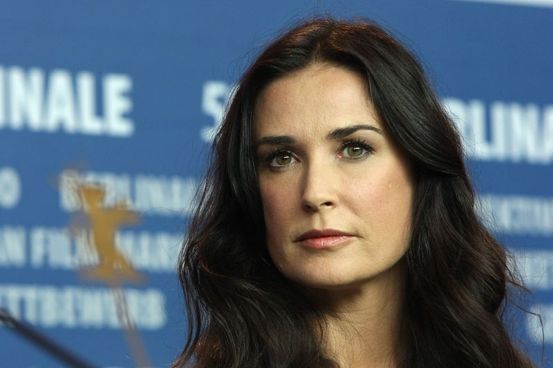 Heute ist sie ein Hollywood-Star, doch Demi Moore kennt auch die Schattenseiten des Lebens. Die Schauspielerin stammt aus zerrütteten Familienverhältnissen. Als Demi Moore zur Welt kam, war ihre Mutter ein bipolarer, alkoholkranker Teenager. Nachdem diese zum zweiten Mal geheiratet hatte, zog die Familie über 30-mal um. Doch damit nicht genug ...