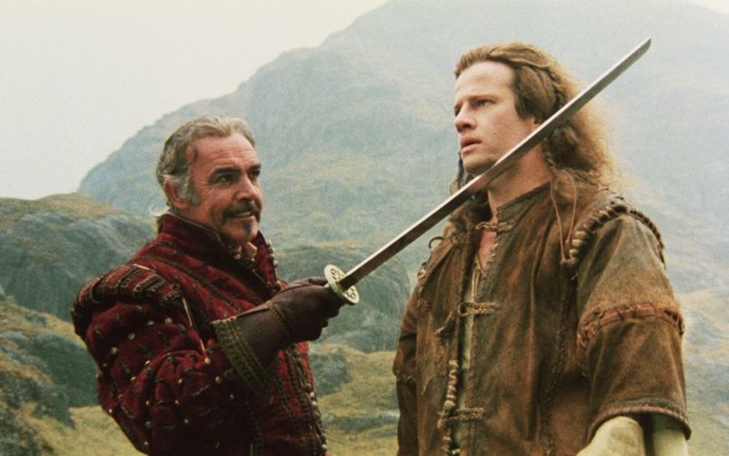 Fantasyfilme verzaubern uns durch ihre Magie, begeistern mit großartigen Bildern und berühren mit ihren Botschaften. Ein besonders bekannter Vertreter des Genres ist "Highlander - Es kann nur einen geben", der vor genau 40 Jahren, am 7. März 1996, seine Weltpremiere feierte. Für uns ist der Film mit Christopher Lambert (Bild, rechts, mit Sean Connery) in der Titelrolle eines der besten und bildgewaltigsten Fantasy-Abenteuer der Filmgeschichte ... 