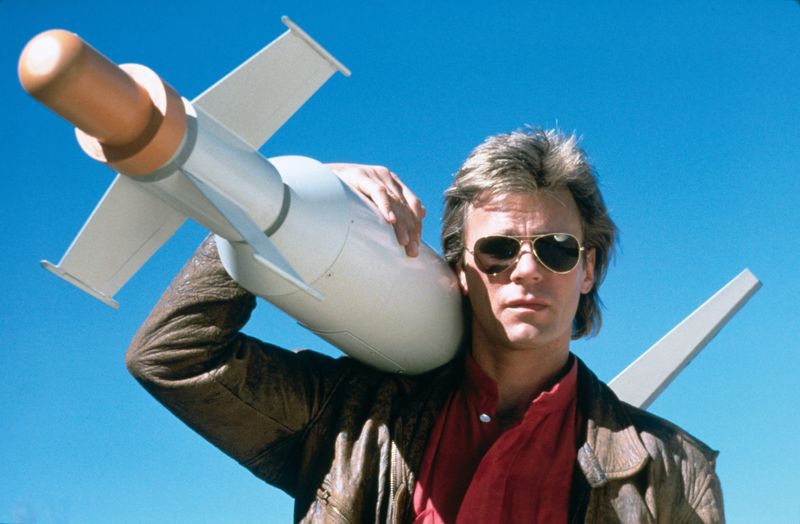 Sie waren in den 80er-Jahren nicht aus deutschen Wohn-, Kinder- und Jugendzimmern wegzudenken: MacGyver (Bild), Michael Knight, das A-Team und Co. zählen zu den größten TV-Helden. Doch was machen ihre Darsteller heute? In der Galerie blicken wir auf die Serienstars von damals und beleuchten ihre weiteren Karriereschritte.