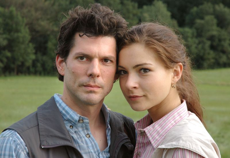 Große Liebe: Laura (Henriette Richter-Röhl) und Alexander (Gregory B. Waldis) fanden 2005 in der ersten Staffel "Sturm der Liebe" zueinander. Nachdem Laura von ihrem Verlobten betrogen worden war, hatte sie wenig Hoffnung auf neue Liebe. Bis sie auf Alexander traf. 