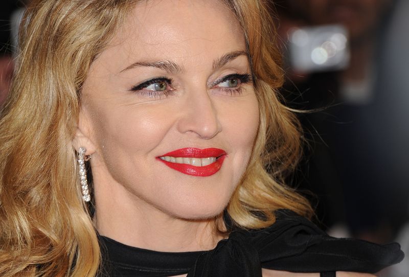 Sängerin Madonna will ihr eigenes Leben verfilmen - und dabei auch selbst Regie führen.