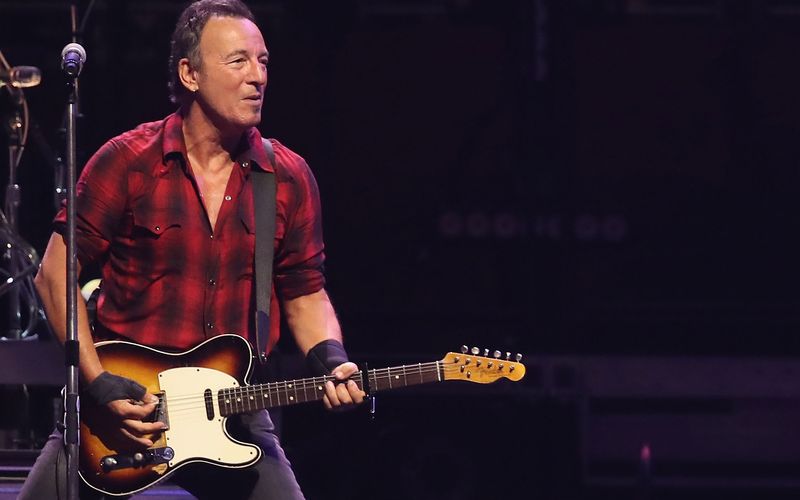Bruce Springsteen ist schon 71 Jahre alt - seinen Shows merkt man das aber niemals an. Nun wurde der Musiker mit dem Woody-Guthrie-Preis ausgezeichnet.