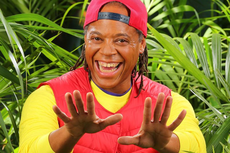 Nachdem er auf einem Teleshoppingkanal entdeckt wurde, moderierte Harris von 1999 bis 2000 auf SAT.1 "Ricky!". Der Paradiesvogel unter den TV-Talkern blieb dem Publikum mit seinem amerikanischen Akzent im Kopf. Doch sein Ruhm war beinahe so schnell vorbei, wie er gekommen war...