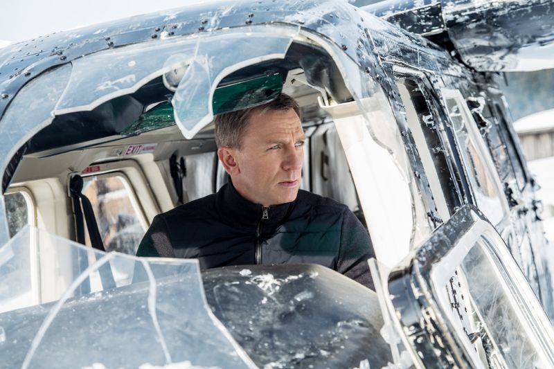 Bei den Dreharbeiten zu "Keine Zeit zu sterben" brach sich den Daniel Craig den Knöchel. Noch schlimmer erwischte es den 007-Darsteller beim Dreh zu einer Szene im Vorgängerfilm "Spectre" (Bild) ...