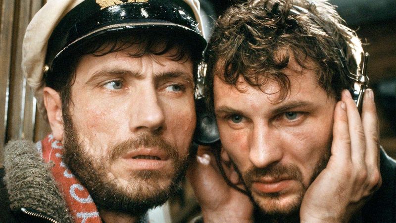 Am 17. September 1981 feierte "Das Boot" seine Weltpremiere, Regisseur Wolfgang Petersen schuf ein Weltkriegsdrama, das (deutsche) Filmgeschichte schreiben sollte. Und nicht nur das: Das U-Boot-Kinoabenteuer bedeutete für viele Darsteller wie etwa Jürgen Prochnow (links) und Heinz Hoenig den Start in eine große Karriere. Wir zeigen, welche Schauspieler mit "Das Boot" ihren Durchbruch feierten und was sie heute machen. 