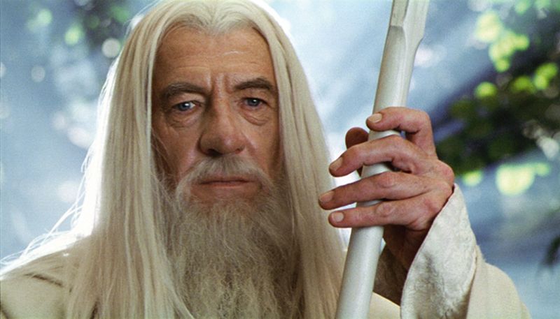 Gandalf (Ian McKellen) kehrt zurück - er triumphierte über den Balrog und ist nun mächtiger als je zuvor.