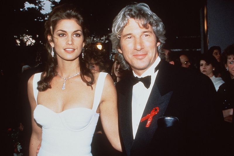 Der sinnliche Leberfleck über der Lippe war ihr Markenzeichen, ihre Ehe mit Richard Gere (1991 bis 1995) die vielleicht glamouröseste des Jahrzehnts. Unter den vielen Supermodels der 90er-Jahre war Cindy Crawford gewissermaßen das Super-Supermodel. Und das bestbezahlte: Im Jahr 1995 betrug das Jahreseinkommen der US-Amerikanerin laut "Forbes" rekordverdächtige 6,9 Millionen US-Dollar.