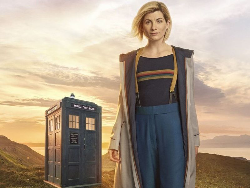 "Doctor Who" ist die am längsten laufende Sci-Fi-Serie der Welt. Nach zwölf männlichen kam 2017 die erste weibliche Hauptdarstellerin: Jodie Whittaker spielte von 2017 bis 2022 die Titelfigur.