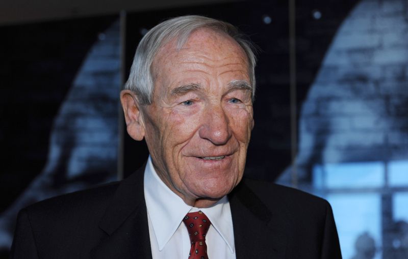 Bernd Trautmann gehörte zu den besten deutschen Torhütern des vergangenen Jahrhunderts. Er starb am 19. Juli 2013 in seiner Wahlheimat Spanien. Spät erfuhr er eine Reihe von Ehrungen in Deutschland. Unter anderem erhielt er das Bundesverdienstkreuz. 