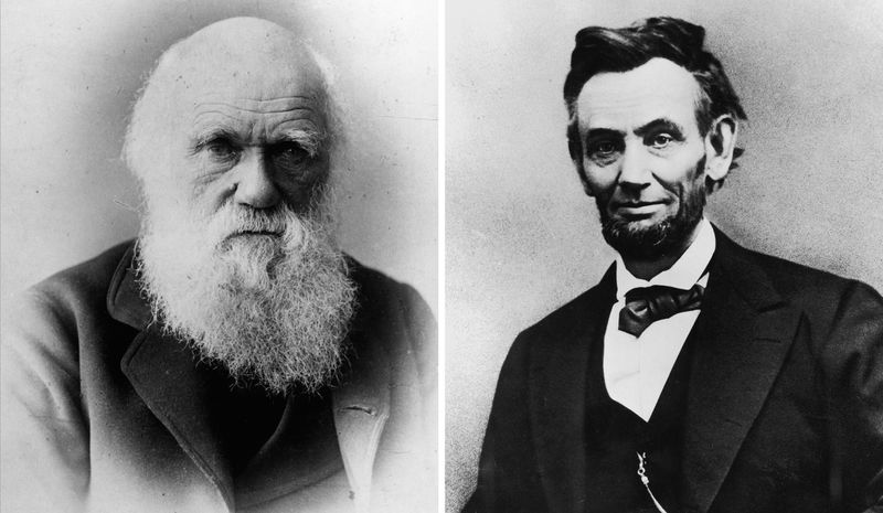 Sie sind die ältesten Geburtstagszwillinge in unserer Galerie und zwei der bedeutendsten Persönlichkeiten noch dazu: Am 12. Februar 1809 erblickten sowohl der britische Naturforscher und Vater der Evolutionsbiologie, Charles Darwin (links), als auch Abraham Lincoln, seines Zeichens US-Präsident von 1861 bis 1865, das Licht der Welt.