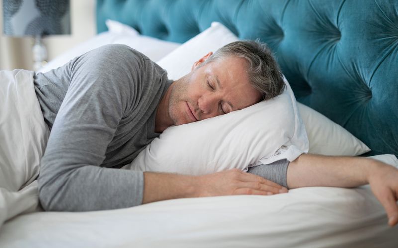 Testschläfer werden von Hotels oder Matratzenherstellern beauftragt, um Betten, Matratzen und Schlafsituation zu testen und zu bewerten. Dabei geht es zum Beispiel um Kriterien wie diese: Geräuschkulisse, Liegekomfort und Lichtverhältnisse. Nach der Probe-Nacht wird ein ausführliches Feedback zur Qualität des Schlafs abgegeben.