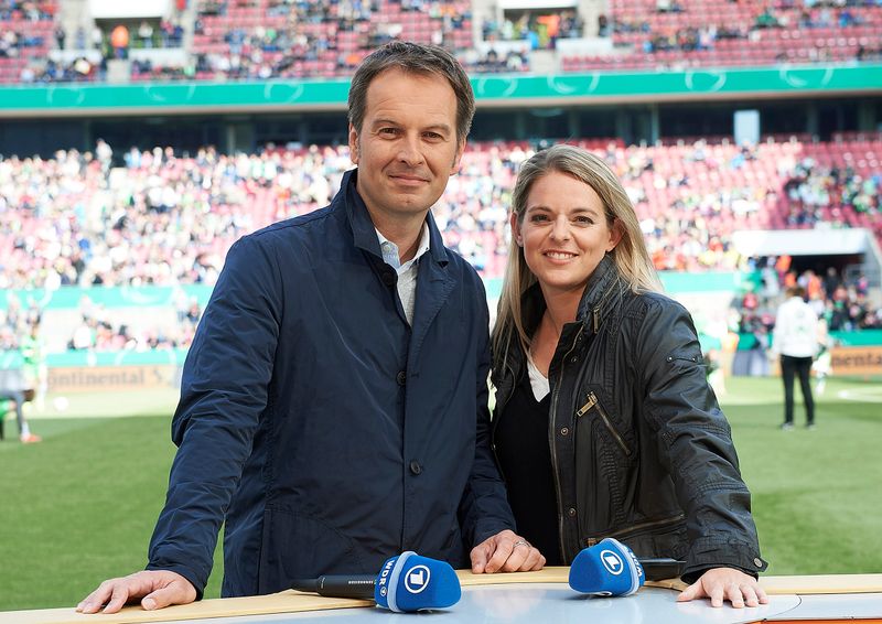 Claus Lufen und Expertin Nia Künzer sind bei der Fußball-EM der Frauen für die ARD im Einsatz.