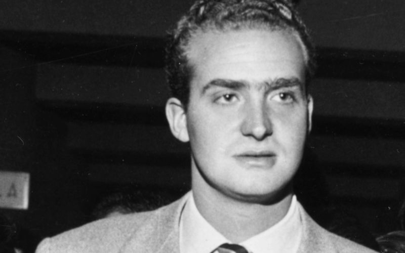 Juan Carlos der einzige Zeuge, als am 29. März 1956 sein 14-jähriger Bruder Alfonso starb. Beim Reinigen einer Waffe habe sich ein Schuss gelöst, hieß es damals. Wer ihn auslöste, wurde nie geklärt. Juan Carlos war damals 18 Jahre alt. Eine Geschichte, die kaum thematisiert wurde. Wie viele andere, bis 2012 die Dämme brachen.