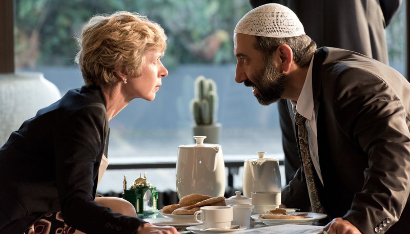 Nuri Hodscha (Hilmi Sözer) will eine neue Moschee bauen - und Bürgermeisterin Ursel Piepenkötter (Anna Stieblich) genau das verhindern.
