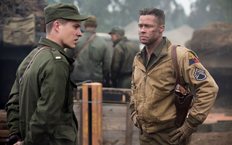 Wardaddy (Brad Pitt, rechts) bekommt neue Anweisungen von Lieutenant Parker (Xavier Samuel).