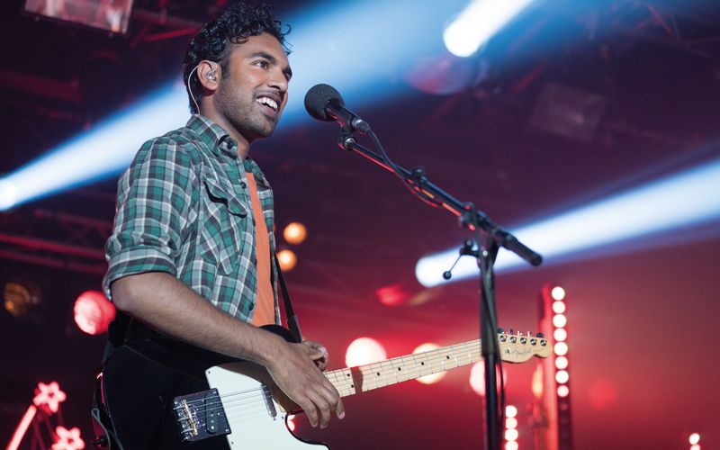 Was in einer Welt ohne die Beatles fehlen würde? Natürlich zuallererst ihre Musik, ihre unsterblichen Songs! Gut für Jack (Himesh Patel), die Hauptfigur in "Yesterday", dass er der einzige Mensch zu sein scheint, der sich noch an die Melodien und Texte erinnern kann. Als er beginnt, sie als seine Kompositionen auszugeben, wird er zum Superstar.