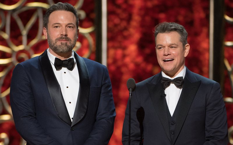 Sie sind entfernte Cousins, waren Schulfreunde und gewannen gemeinsam den Oscar für das Drehbuch zu "Good Will Hunting": Im Hollywood gibt es kaum zwei dickere Kumpels als Ben Affleck (links) und Matt Damon. Die Galerie zeigt Promis, die ebenfalls eine besonders innige Beziehung haben.