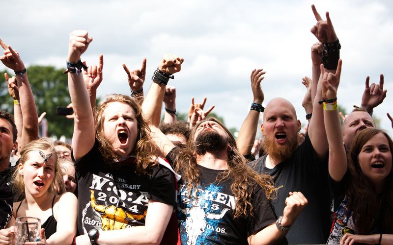 Knapp über 1.800 Einwohner hat Wacken, ein beschauliches schleswig-holsteinisches Dorf im Kreis Steinburg. Größte Sehenswürdigkeit in der Nähe: die tiefste Landstelle Deutschlands. Das größte Ereignis vor Ort: das Wacken Open Air! Offiziell startet es am 30. Juli, aber das Rahmenprogramm läuft schon.