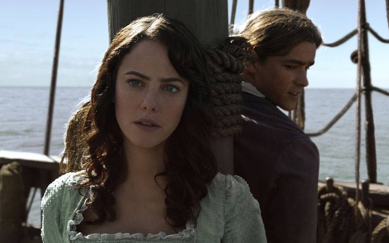 Starke Neuzugänge: Kaya Scodelario als Carina Smith und Brenton Thwaites als Henry Turner.
