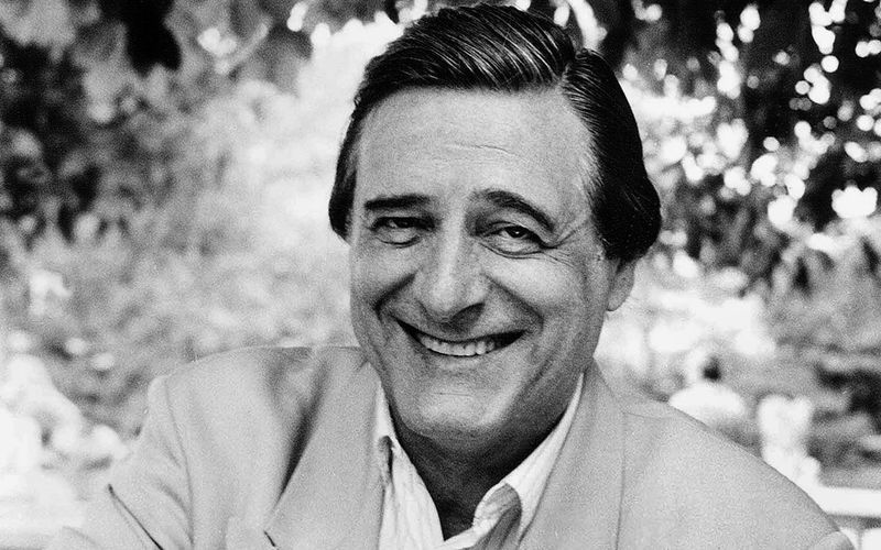 Spatzl, schau wia i schau! Helmut Fischer (1926-1997) war einer der größten bayerischen Volksschauspieler, kam 1972 zum ersten Münchner "Tatort" und wurde 1983 mit der Serie "Monaco Franze - Der ewige Stenz" endgültig zur Legende. Der Münchner war der Inbegriff des charmanten Vorstadt-Casanovas, sein schlaksiger Gang war sein Markenzeichen.
