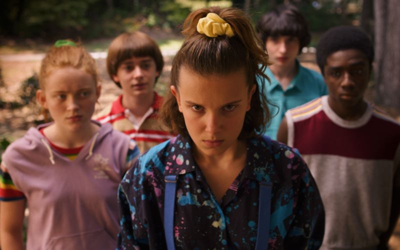 Millie Bobby Brown (vorne) als Eleven in der Netflix-Serie "Stranger Things".
