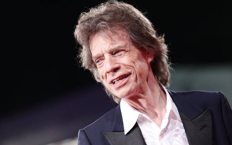 Er ist inzwischen 77, trägt seine Falten und Furchen aber mit Würde: Mick Jagger. 