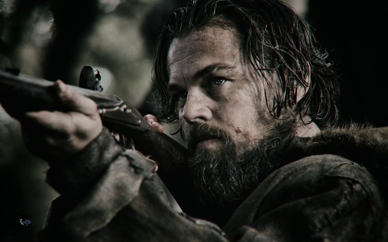 In "The Revenant - Der Rückkehrer" einen Trapper, der sich schwer verletzt ins Leben zurückkämpft.