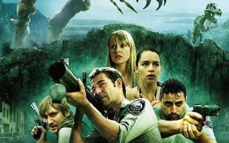 Ja, auch wenige Tiefpunkte gab es: 2010 gab die britische Schauspielerin, die 2009 ihren Abschluss am Drama Centre London machte, ihr Spielfilmdebüt im drittklassigen "Jurassic Park"-Klon "Triassic Attack". Dass das Trash-Werk am Beginn einer beispiellosen Karriere stehen sollte, ahnte Clarke seinerzeit wohl selbst nicht.