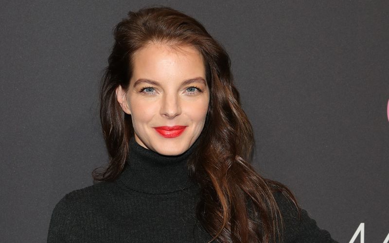.. sie mauserte sich vom Soap-Sternchen zur Musikerin und Erfolgsschauspielerin: Yvonne Catterfeld brachte als Sängerin diverse Alben heraus und spielte in vielen TV-Produktionen. Nach einer Babypause feierte sie bei "The Voice Of Germany" ein TV-Comeback, wo sie 2020 erneut als Coach zu sehen war. Ende 2021 erschien mit "Change" ihr erstes komplett englischsprachiges Album.