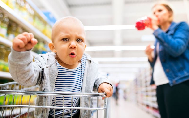 Im Supermarkt bockige Kinder zu erleben, ist ja schon fast keine Seltenheit mehr ... Wenn sie aber dann noch zu kleinen Dieben werden, kann es ganz schön peinlich werden.